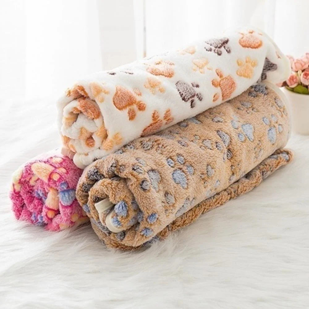 Couverture douce à motifs de pattes pour chiens et chats